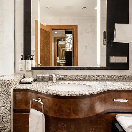 Intercontinental By Ihg Hotel 5*